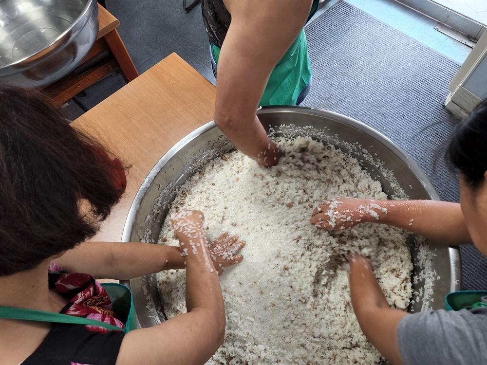 How makgeolli is actually made — Korean Traditional Liquor & Makgeolli Experience in Korea