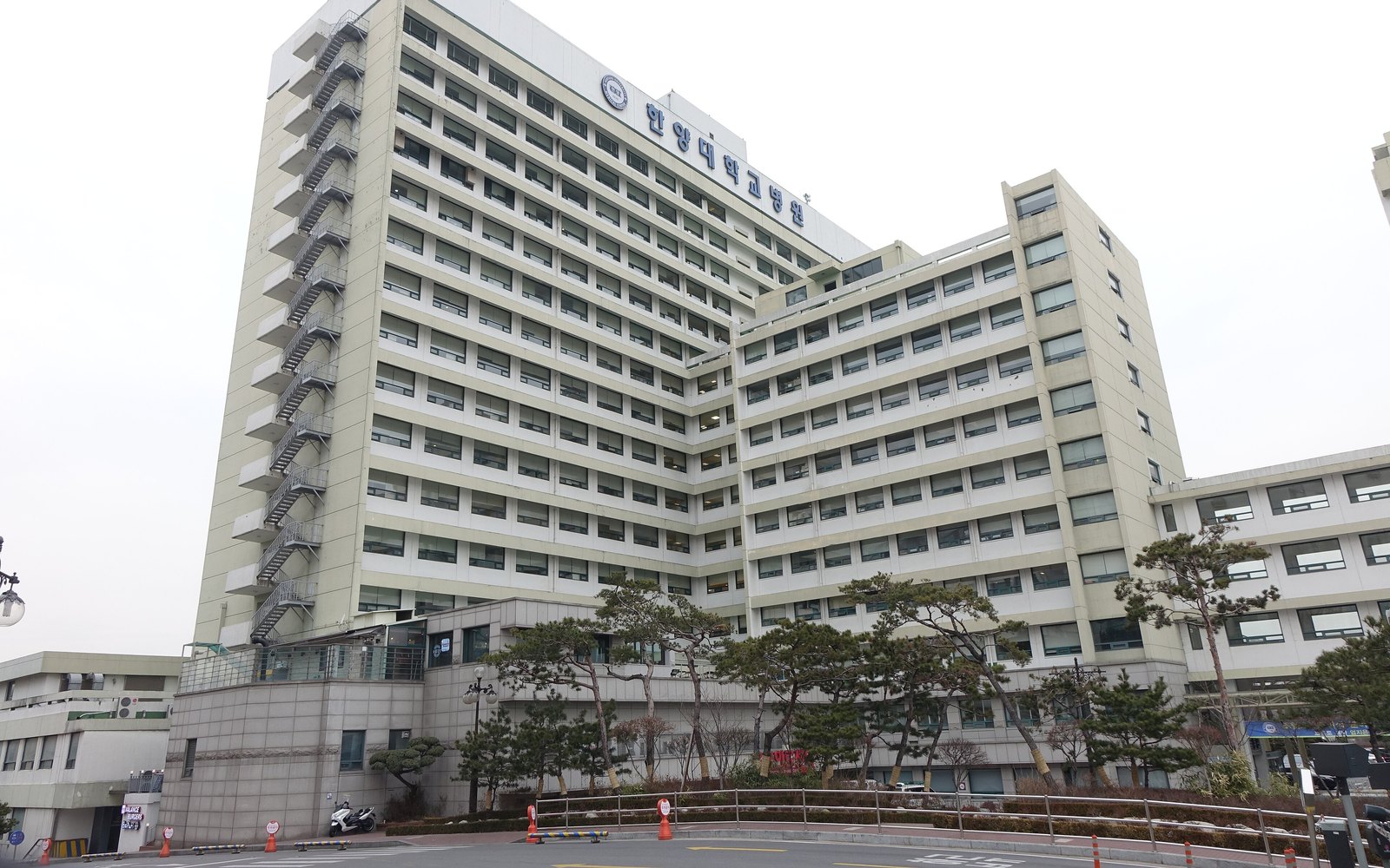 Hanyang University Hospital building exterior