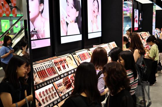 Start with lip products — Korean Personal Color Analysis in Korea