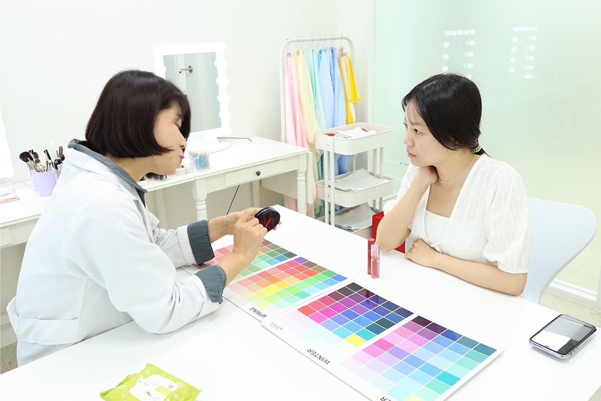 What about colored contact lenses — Korean Personal Color Analysis in Korea