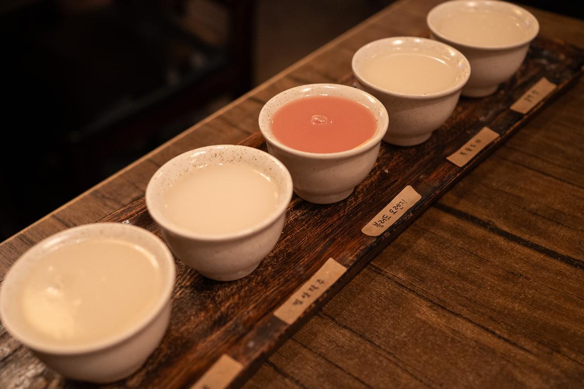 How to taste & enjoy korean makgeolli — Korean Traditional Liquor & Makgeolli Experience in Korea