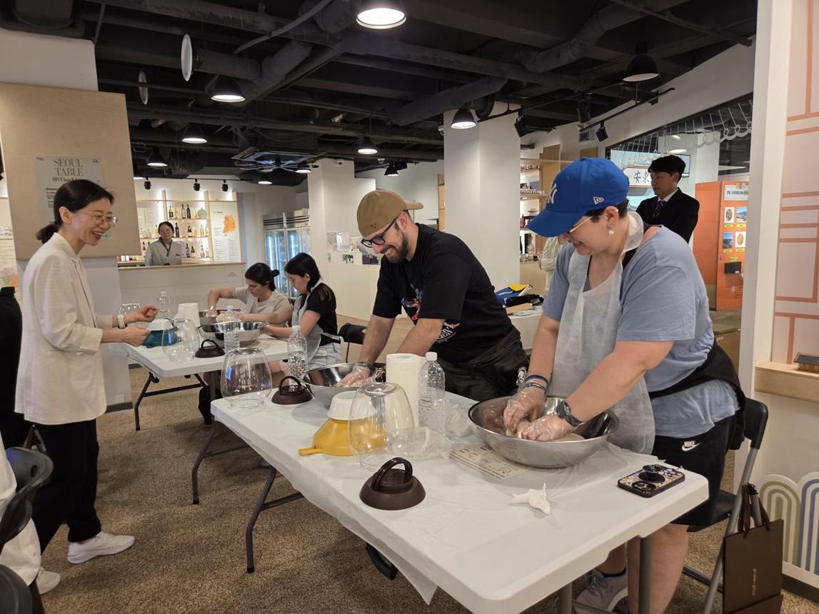 Korean traditional liquor & makgeolli experience — Korean Traditional Liquor & Makgeolli Experience in Korea