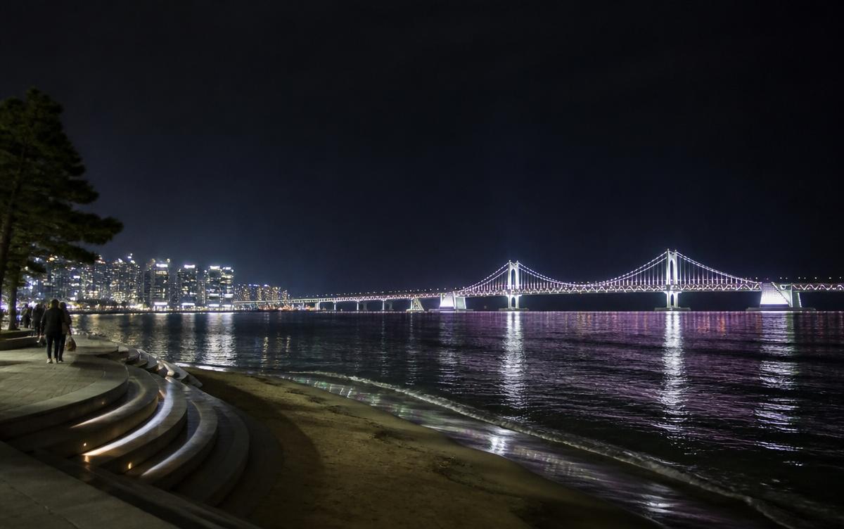 Gwangan Bridge (Gwangandaegyo) lit up over the sea at Busan by night