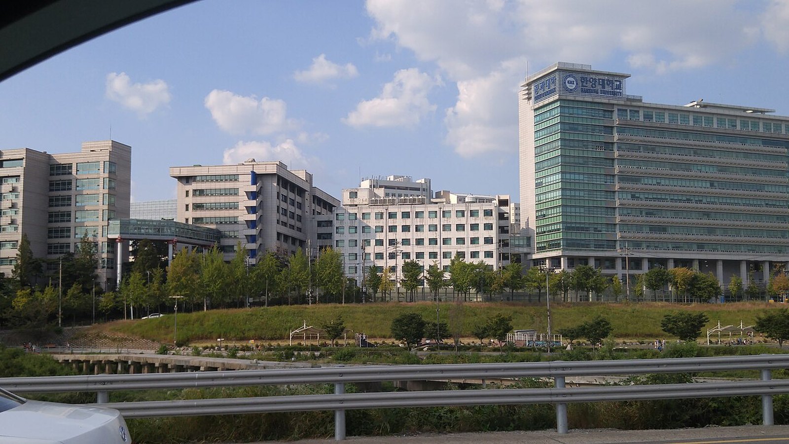 Main gate of Hanyang University
